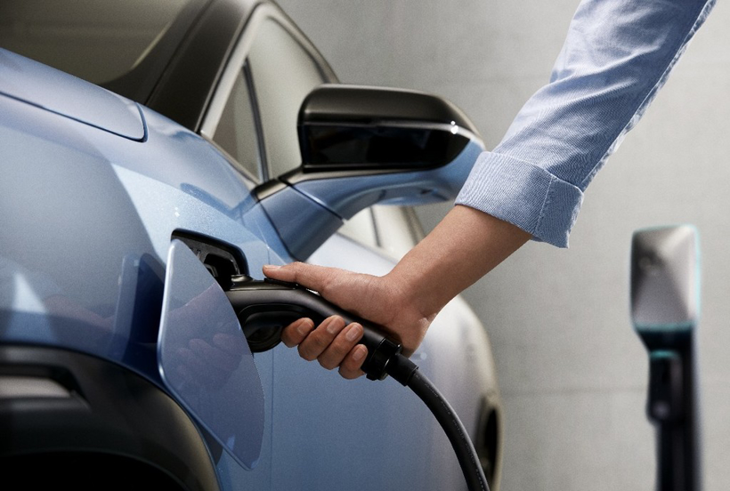 2021新能(néng)源汽車(chē)爆發式增長(cháng)背後：有(yǒu)人(rén)“嘗鮮”奧迪e-tron、有(yǒu)人(rén)說(shuō)開(kāi)比亞迪“真香”