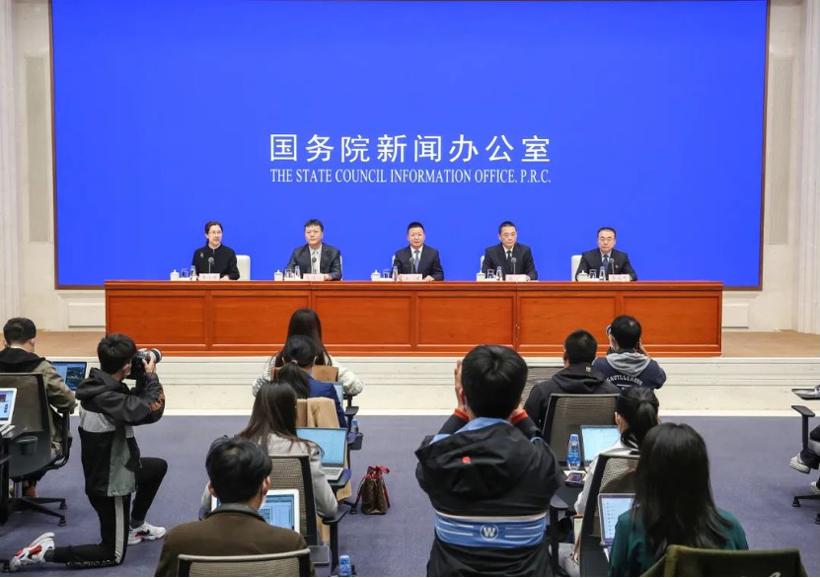 2022年(nián)，影(yǐng)響商用(yòng)車(chē)行(xíng)業(yè)的(de)新規有(yǒu)哪些(xiē)？